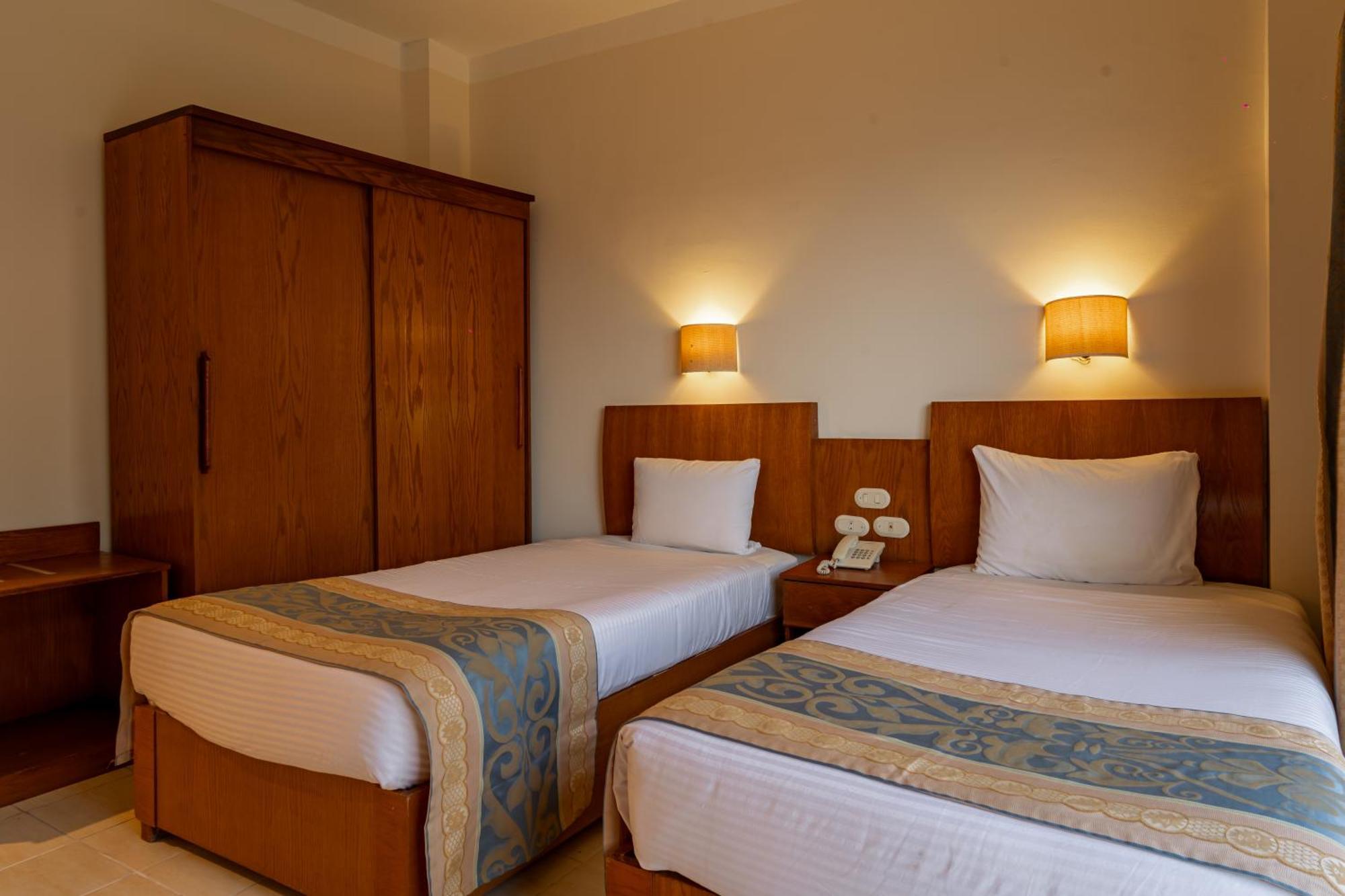 Empire Aqua Park Complex 3*